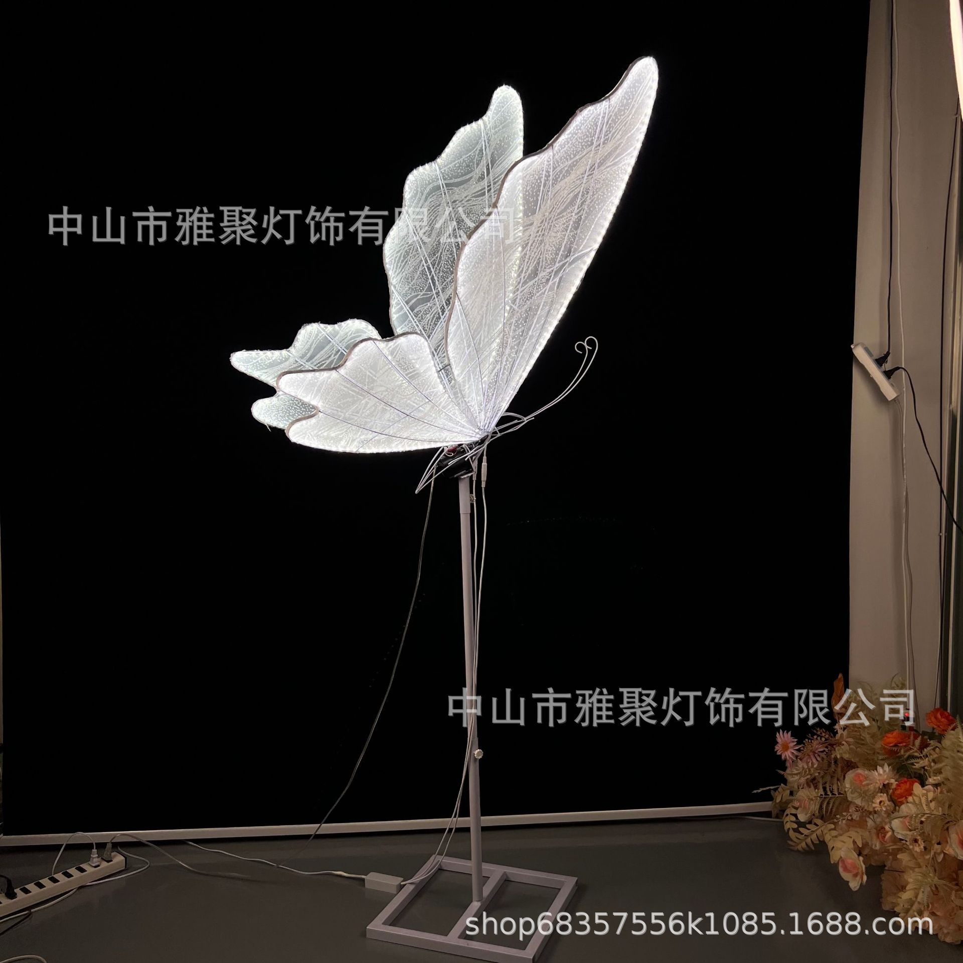 Props de boda luminoso eléctrico mariposa alas escenario decoración colgante techo guía de boda decoración decoración