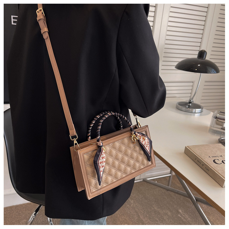 Fashion Rhombus Embroidery Thread Handbag Messenger Small Square Bag display picture 4