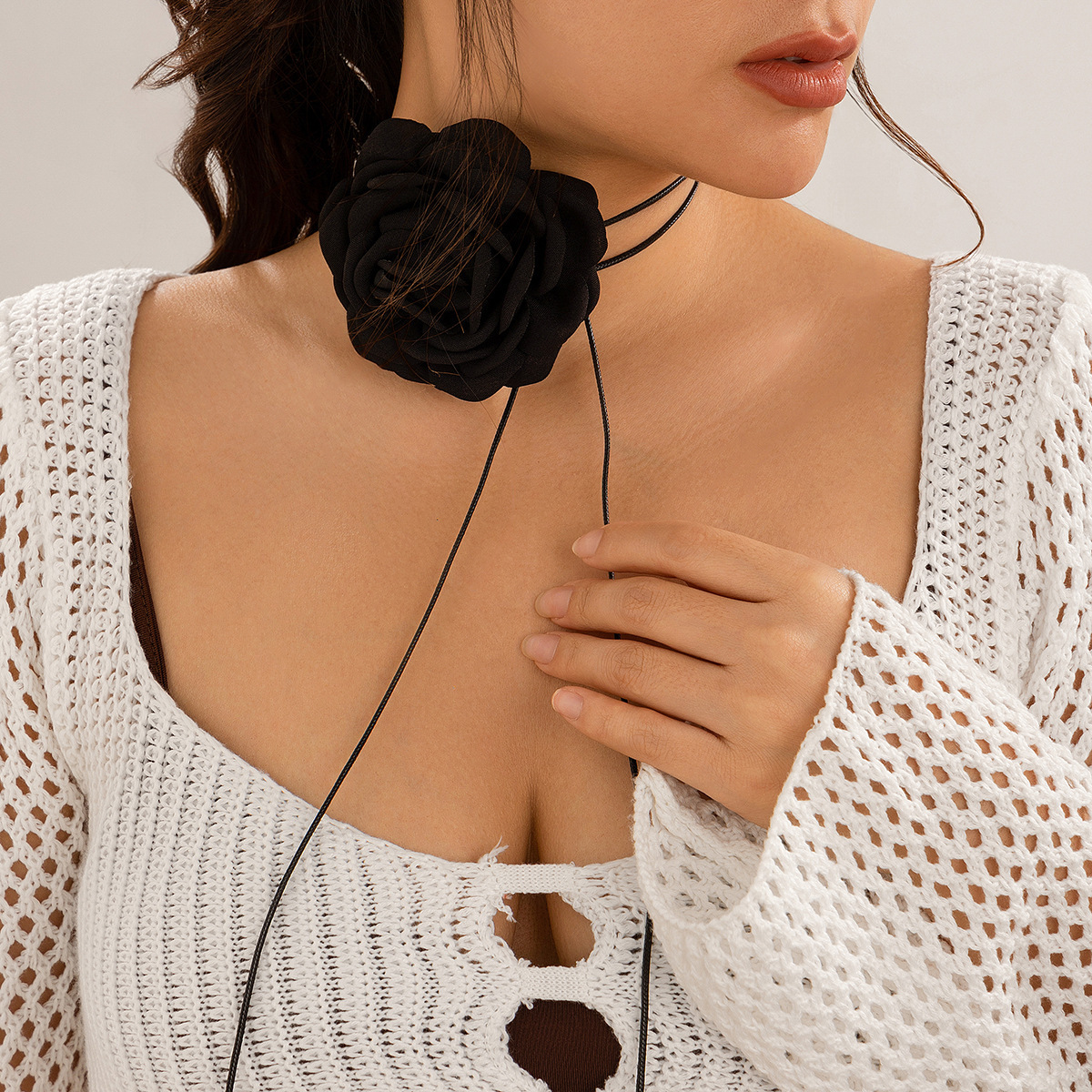 Exaggerated Three-dimensional Rose Flower Choker Necklace Fabric_voghion.com