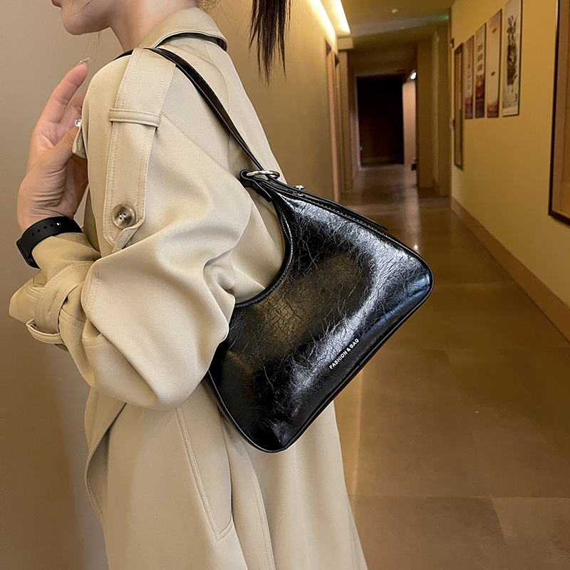 Nicho de alta calidad crack portátil pequeña bolsa para las mujeres 2023 nuevo otoño y el invierno de la moda bolsa de axilas todo-fósforo bolsa de hombro