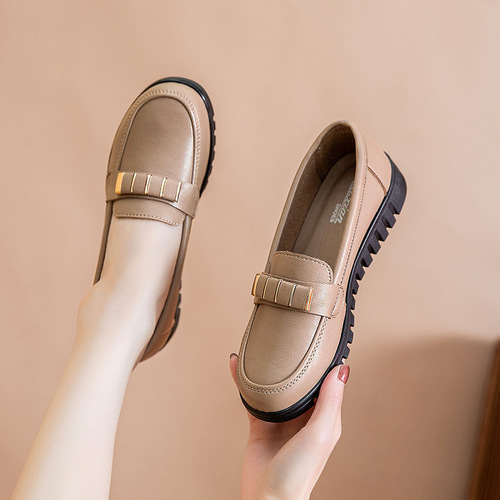 Mom's shoes spring and autumn genuine leather soft sole non-slip middle-aged and elderly women's shoes flat sole work comfortable black