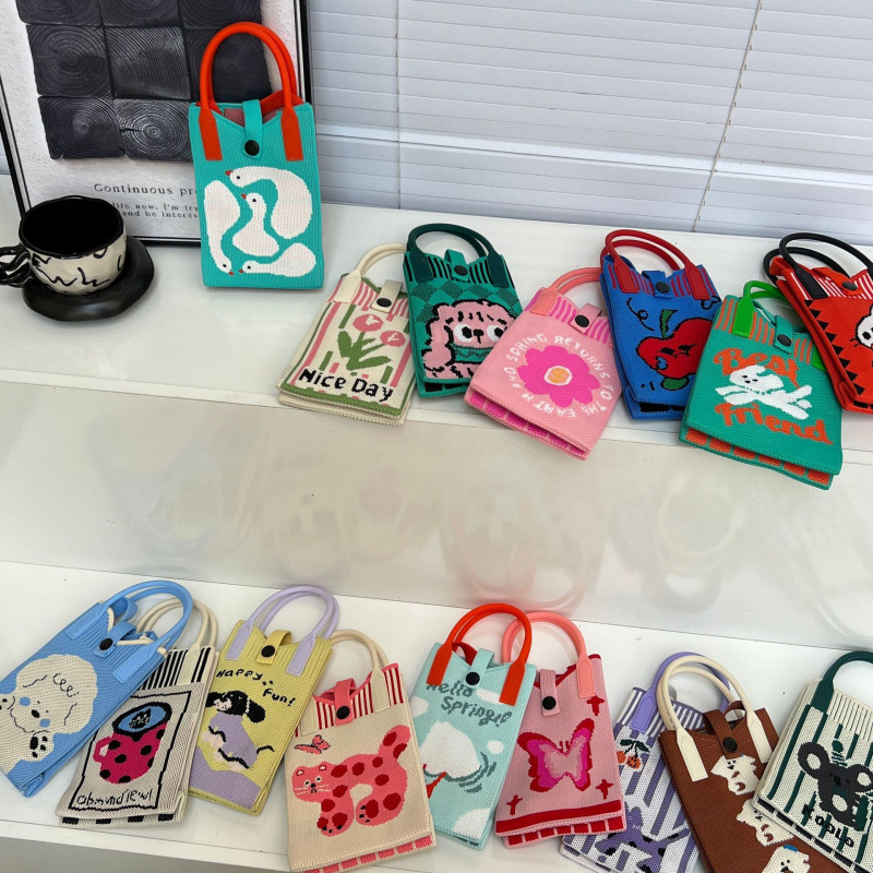 High-End Cute Cartoon Knitted Mobile Phone Bag, Fashionable Niche Versatile Dopamine Color Cross-Body Wrist Bag