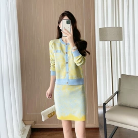 连衣裙;时尚休闲套装;女式针织衫