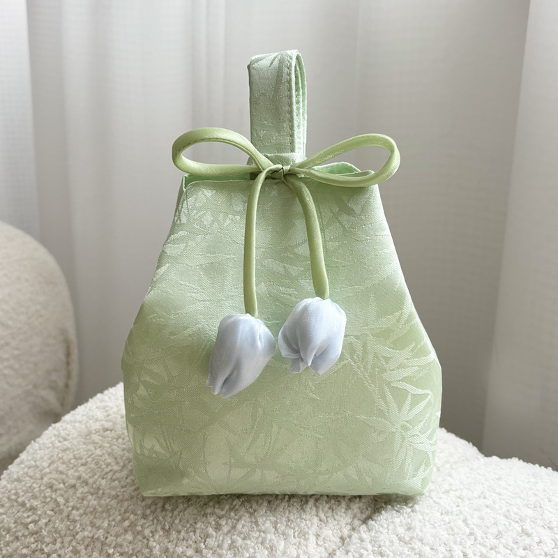 結婚祝いのお土産手提げ袋チューリップがきらきらしています。|undefined