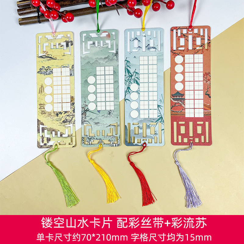 本香クラスの作品展示壁には小学生の硬筆書道紙が貼られています。|undefined