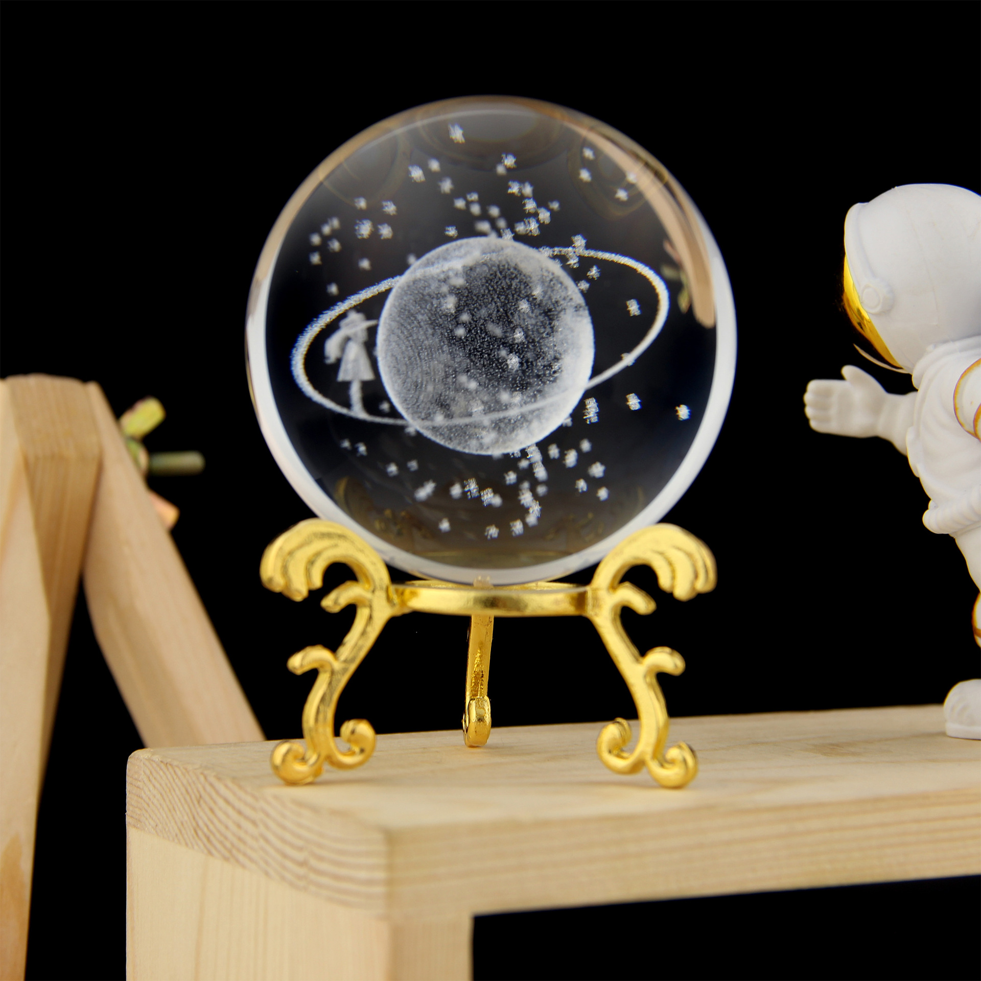 Fabricante de Puzhou, bola de cristal grabada, decoración para el hogar, venta al por mayor transfronteriza, adecuada para salas de estudio, gabinetes de TV y cualquier escena versátil.