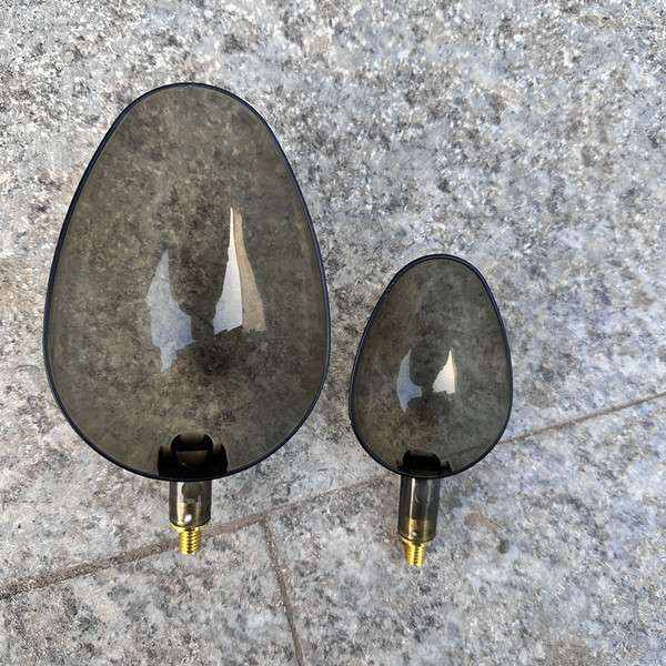 Playing a spoon of stainless steel
