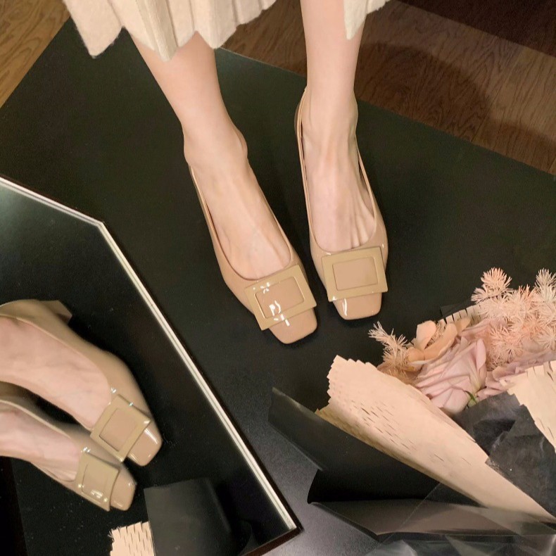 Versión de piel de vaca ~ Tacones altos de tacón grueso de cuero con hebilla cuadrada francesa