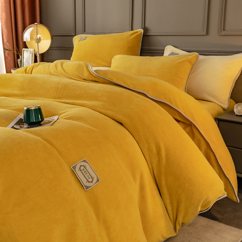 Alta sensación de cama de terciopelo de leche cuatro piezas con sábanas de terciopelo de coral de brida en otoño y invierno con un conjunto de terciopelo de tres piezas