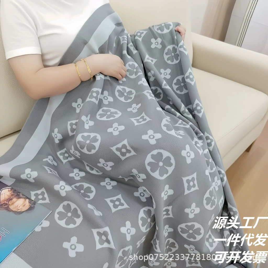 Простое одеяло на диване одеяло для пресвиристое одеяло для отдыха в офисе