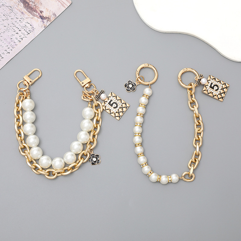Yilian new Chanel style Pearl portable chain double chain bag bracelet phone case keychain drop-resistant chain wholesale Yilian new Chanel style Pearl portable chain double chain bag bracelet phone case keychain drop-resistant chain wholesale