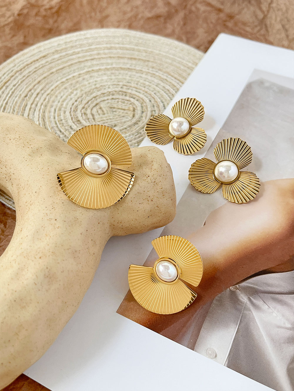 Fashion Flower Stainless Steel Pearl Plating Ear Studs 1 Pair