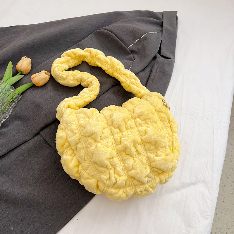 Nuevas nubes plisadas envuelven a las mujeres han bangchao nicho terciopelo envuelve albóndigas casuales envueltas en moda envueltas en un hombro y axilas