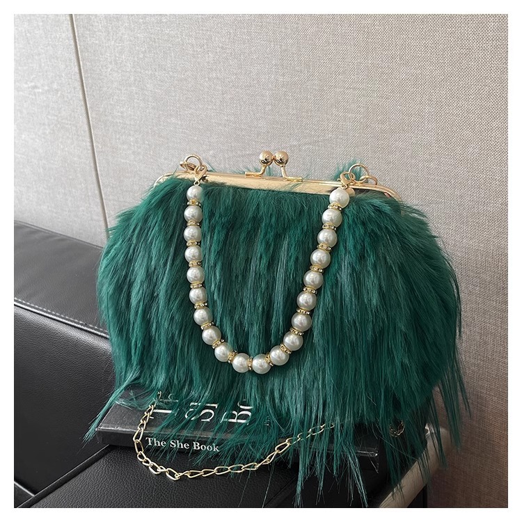 Women's Exquisite furry plush bag messenger bag autumn and winter plush bag pearl chain handbag_voghion.com