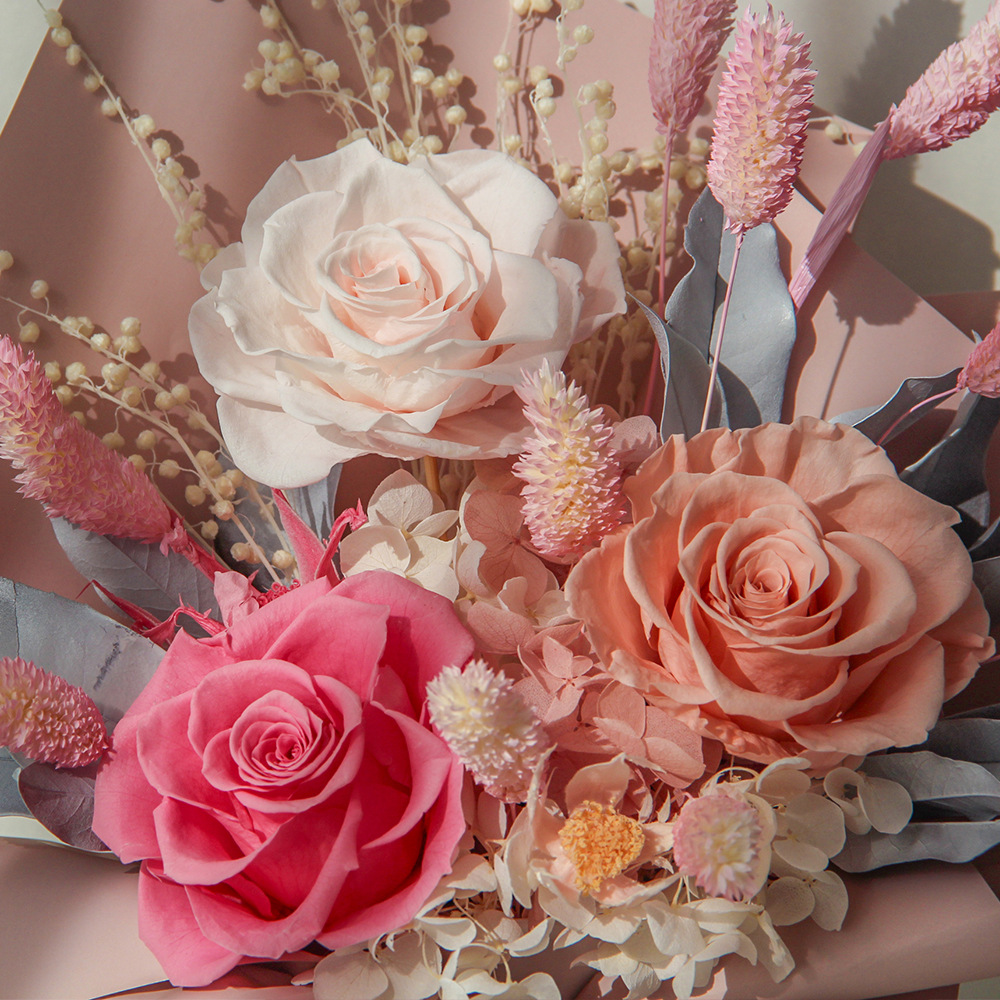 Amazon explosiva flor real de Yunnan ramo de rosas producto terminado día de la madre regalo del día de San Valentín ramo de flores perpetuas transfronterizas