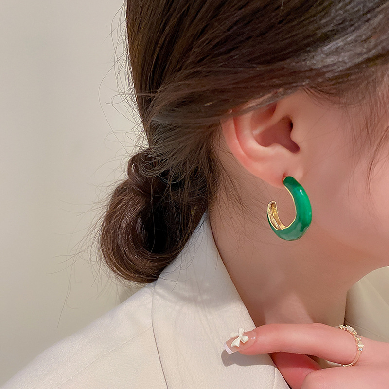 Retro Green Drip Oil C-shaped Geometric Alloy Earrings Wholesale display picture 3