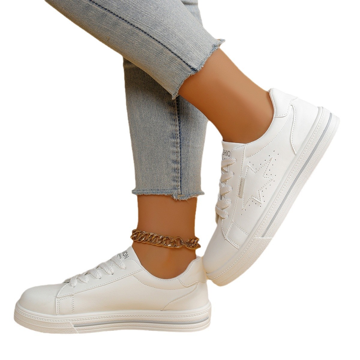 Zapatos blancos universales para mujeres 2025 primavera nuevos estudiantes estrellas zapatos casuales zapatos de skate baja tendencia ultra ligera