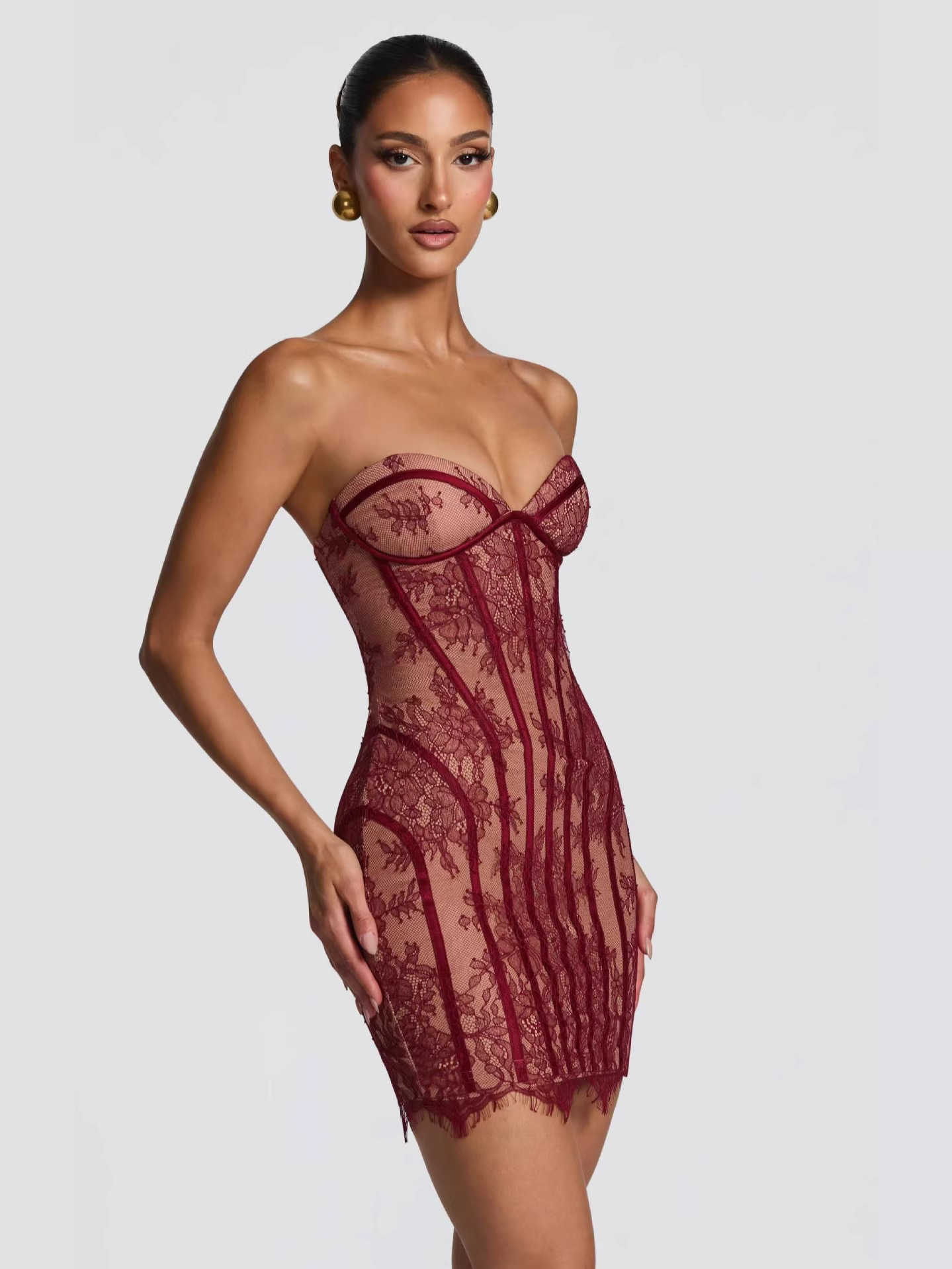 Europa y los Estados Unidos 2026 nuevo vestido de moda sexy encaje apretado vestido de pecho delicado gancho vestido corto delgado