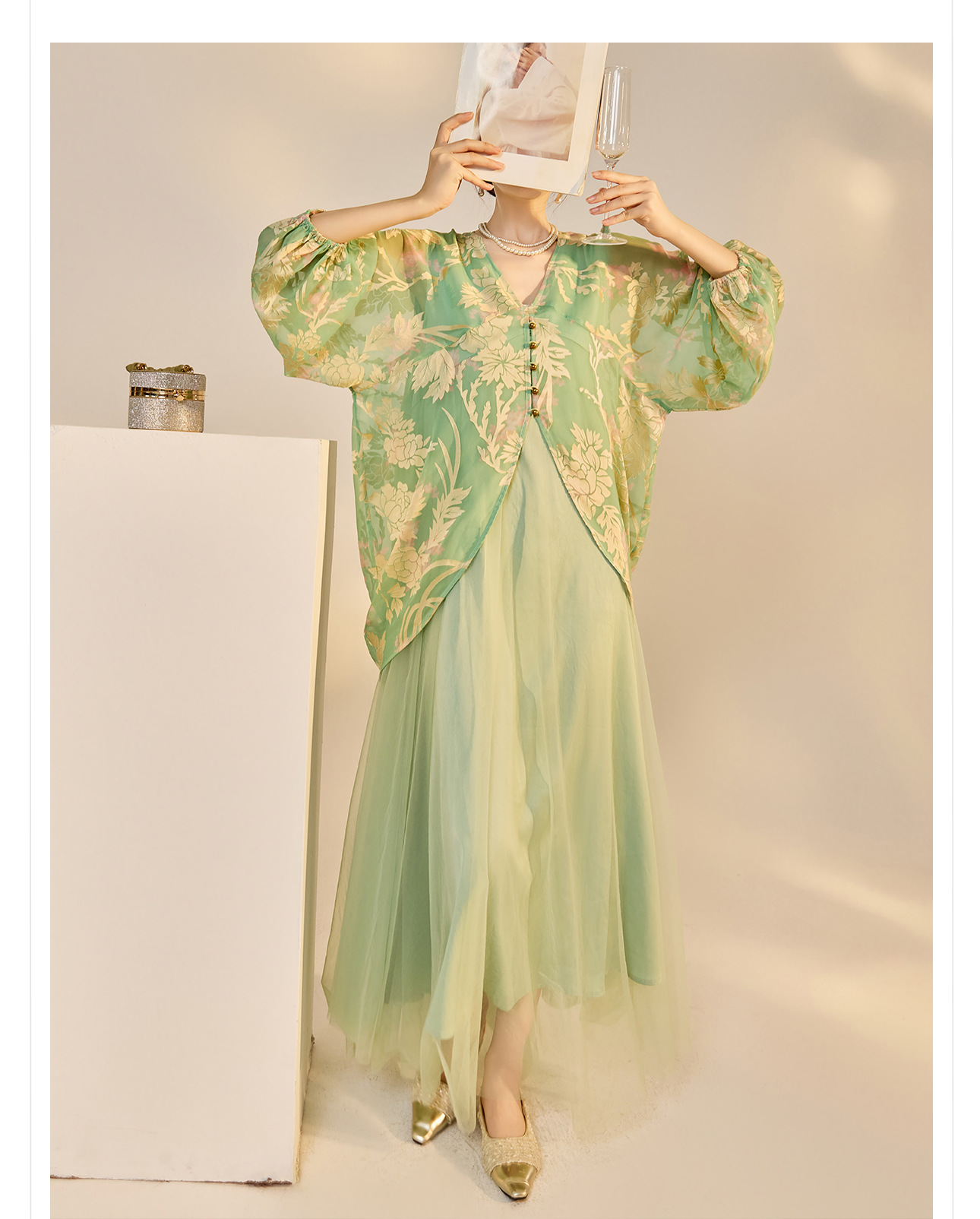 Đầm maxi nữ phong cách Trung Hoa cao cấp, tay dài, cổ cao, họa tiết in hoa cháy kết hợp ghép vải — bầu trời xanh, Màu trắng nhạt chi tiết 12