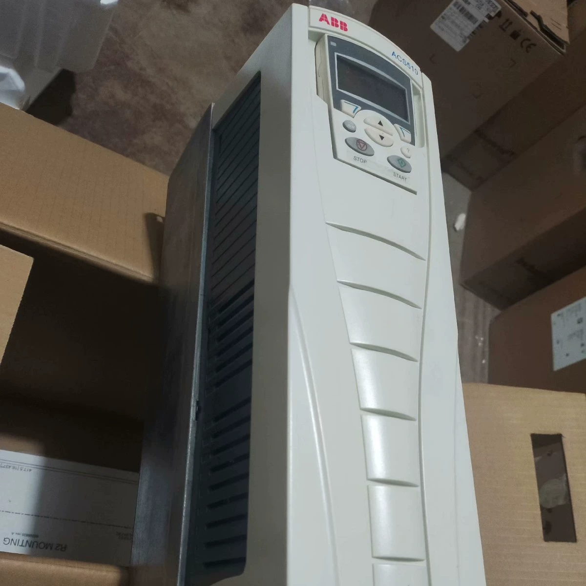 ACS510-01-025A-4 новая упаковка инвертора ABB, реальная точечная сделка