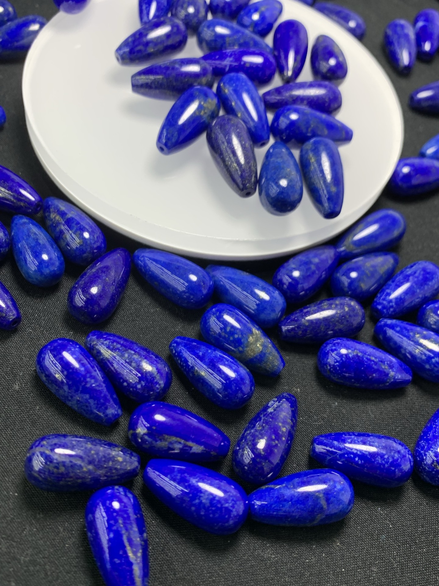 Natural lapis lazuli water drop-shaped beads, half-drilled, with a hole through the center, for DIY bracelets, pendants, and bead stringing projects