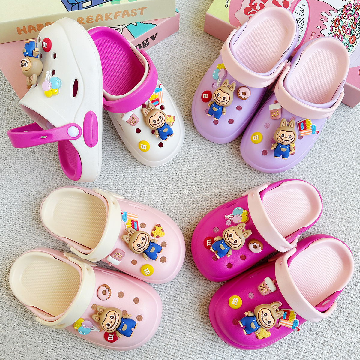 Two-tone universal non-slip fashionable cartoon Crocs-style slippers…