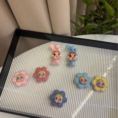 泣く子供の植毛シリーズ泣く子供のウサギの小さい花のpvcの材質の萌え粒は子供を変えてキーホルダーをすることができます。