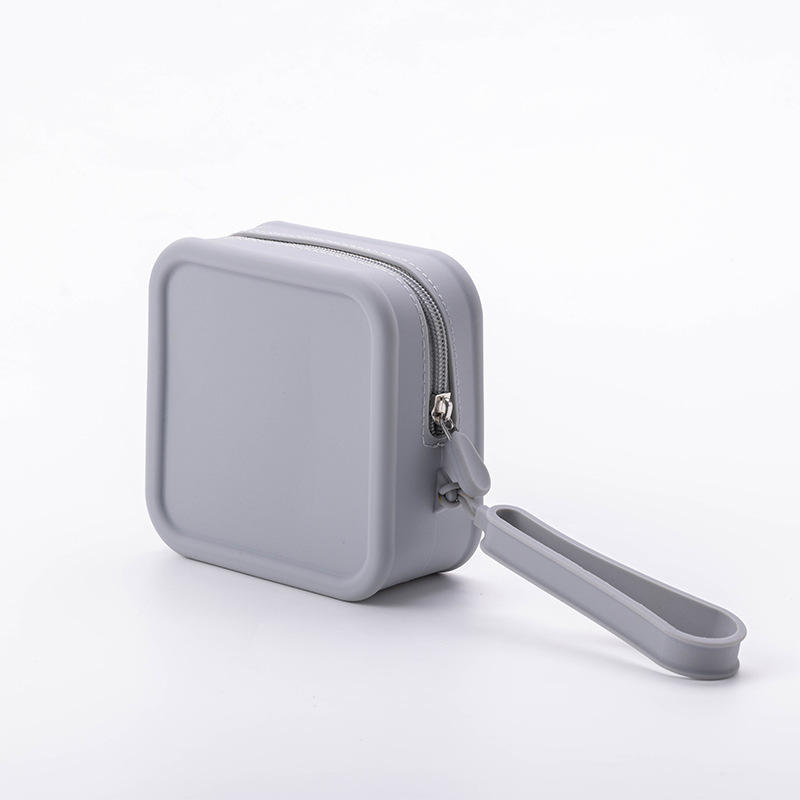 회색 사각형 가방