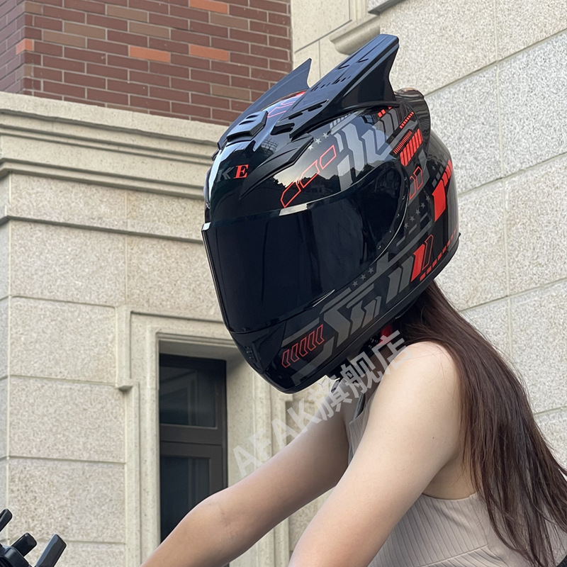 Fábrica motocicleta casco calle bicicleta casco completo hombres y mujeres Four Seasons anti-niebla personalidad invierno motocicleta eléctrica Bluetooth Knight venta al por mayor