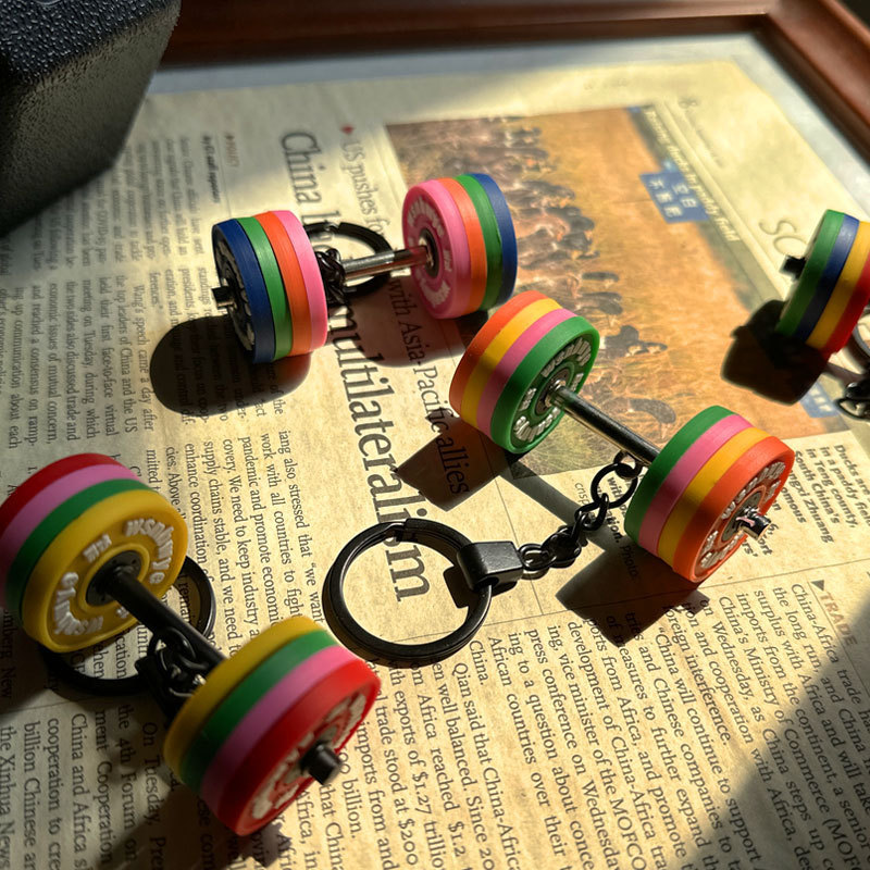フィットネスアクセサリー カラフルダンベルキーホルダー 精巧でクリエイティブなフィットネス器具 バックパックアクセサリー 美しいキーチェーン|undefined