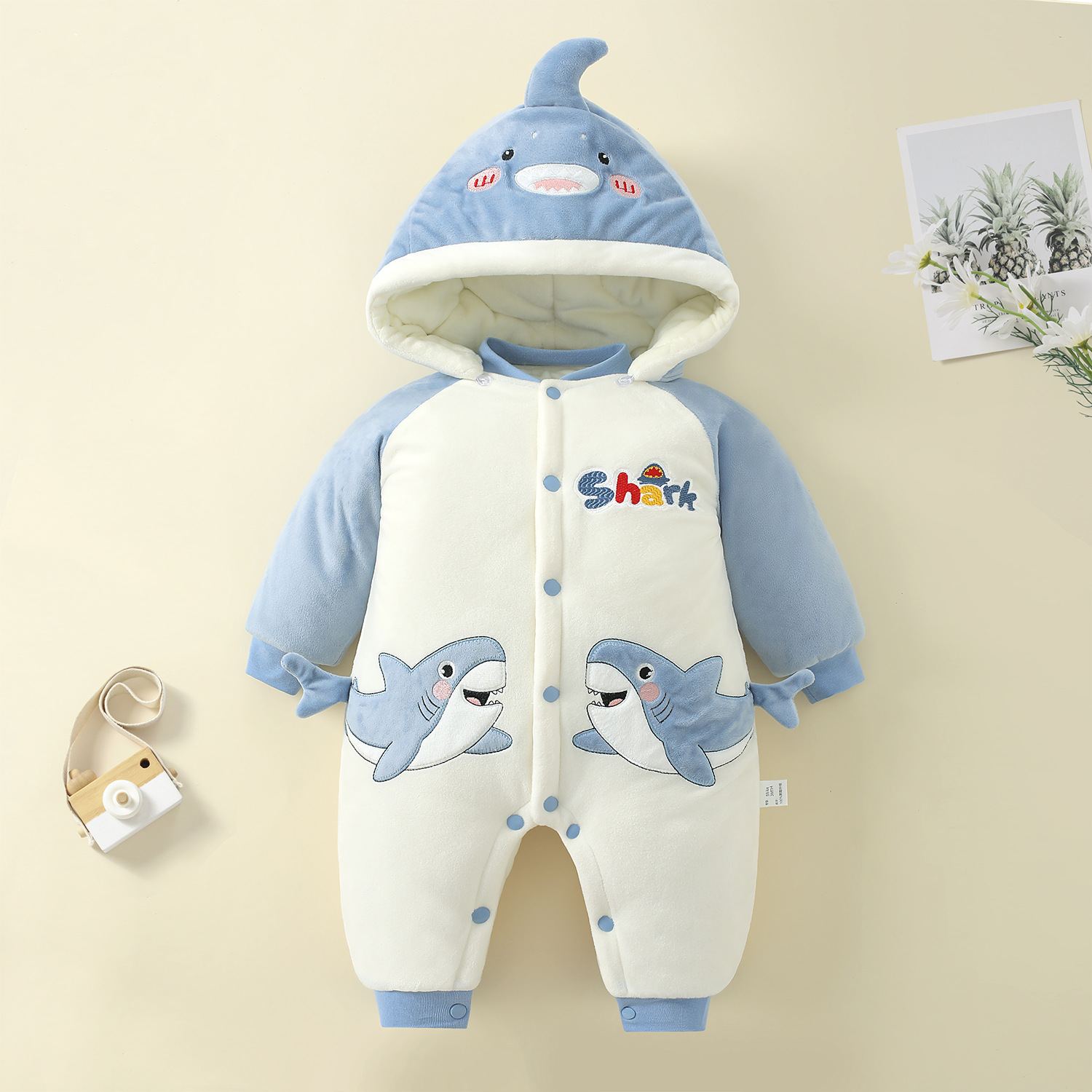 新生婴儿衣服秋冬季保暖宝宝连体衣棉服加厚加绒外出抱衣鲨鱼卡通