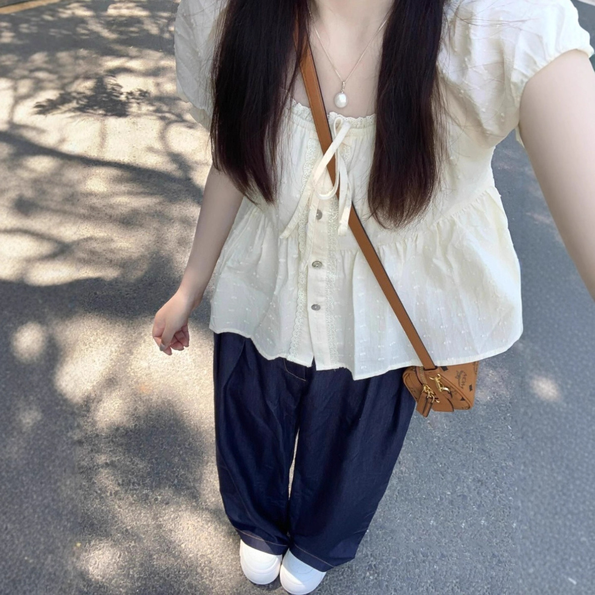 French Sweet Style Lace-Trimmed Short-Sleeved Shirt for Women, Unique and Chic Summer Puff-Sleeved Babydoll Shirt with Square Collar