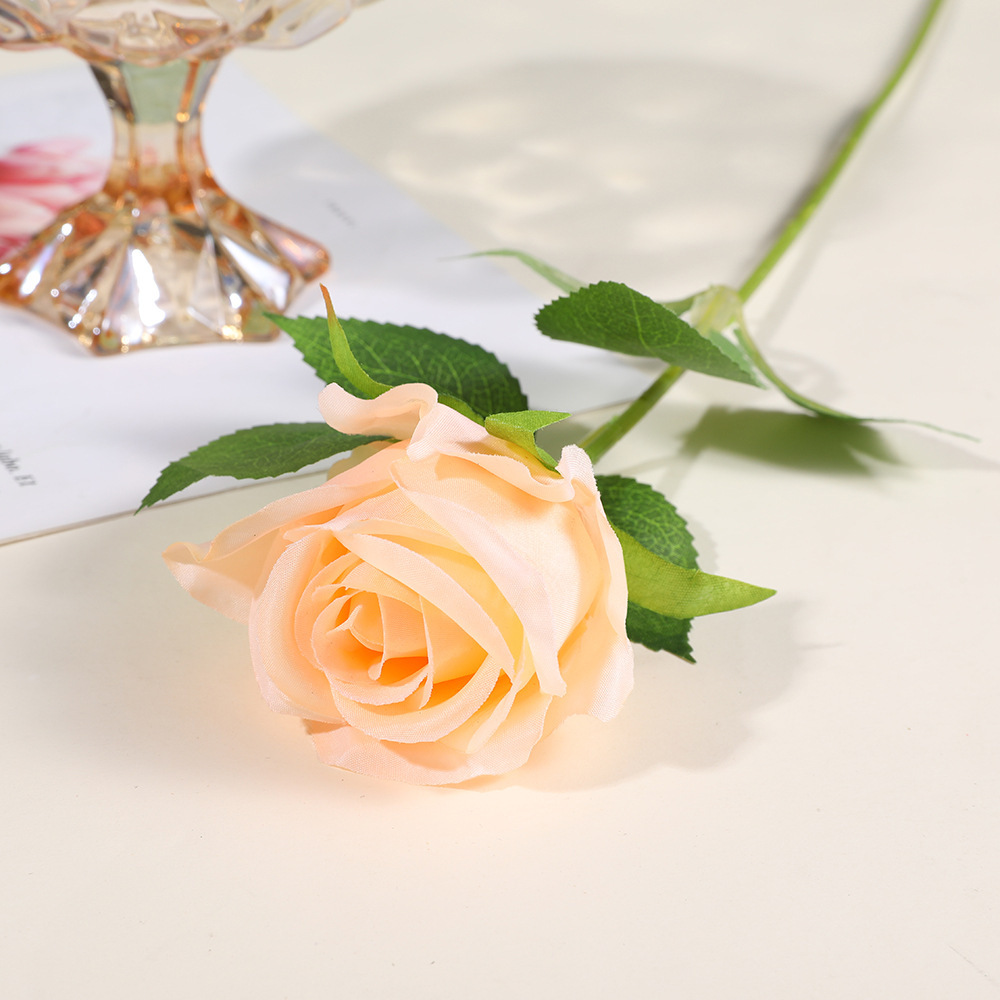 Una sola rama de tela de seda de rosas decora la Sala de estar del hogar con flores falsas, arreglos de rosas de boda DIY herramientas de simulación de flores