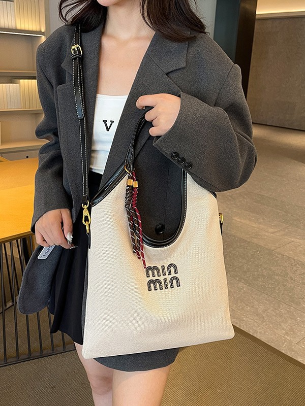 Bolsa de mano coreana retro de gran capacidad para mujeres 2024 otoño y invierno nuevo simple bolso de hombro casual de alta sensación bolso de brazo