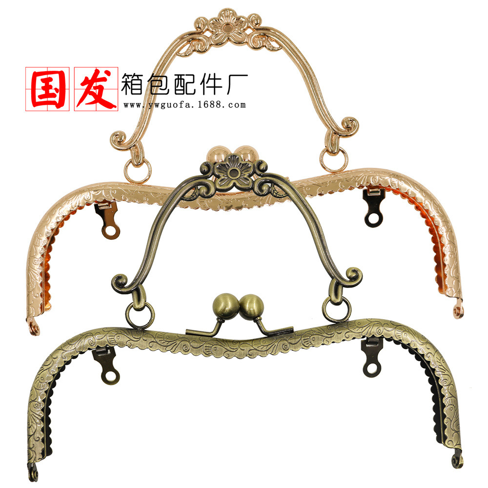 [agujero de tornillo] 20.5CM flores de dragón y phoenix M encaje flor de ciruela mano mano mano oro portátil bolsa hardware al por mayor