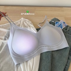 夏の超薄タイプの無痕下着の女性の小胸は細い肩を集めて美のベスト式を収めます。