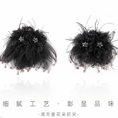 新しい2025ハイエンドフェザータッセルクリップ女性用ヘアクリップ後頭部の髪のボリュームを示すふわふわ頭蓋骨シャーククリップ女性用