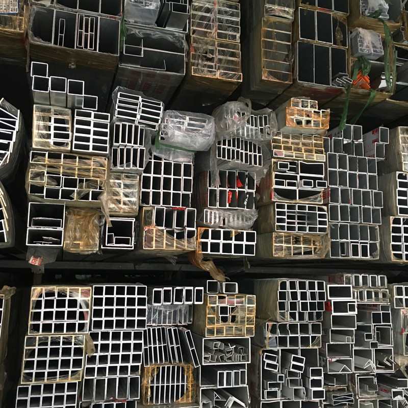 Nhôm hộp có màu sắc đa dạng