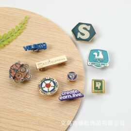 源头厂家长款工装风衣蚀刻哑铜企业职工工牌安全别针LOGO金属徽章