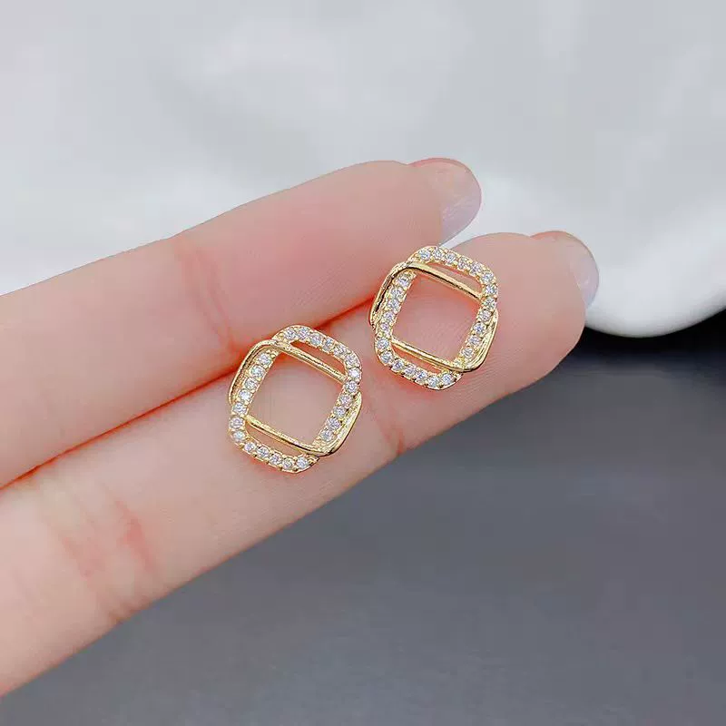 Квадратные серьги, маленькие модные свежие тренд серебряная игла, серебро 925 образец, простой и элегантный дизайн