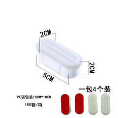 トイレのふたを洗って便器の輪の下ですきまを減らします。