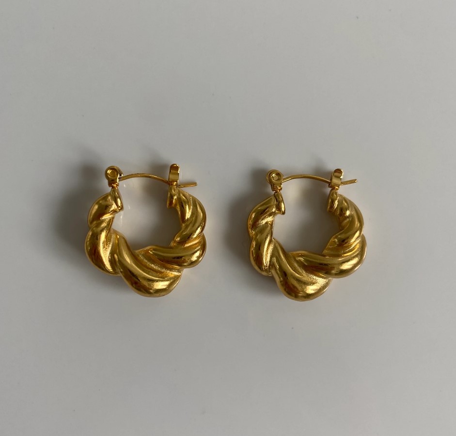 1 Paar Einfacher Stil Twist Titan Stahl Überzug 18 Karat Vergoldet Reif Ohrringe display picture 1
