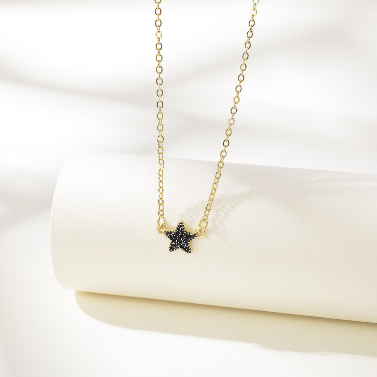 Wholesale Jewelry Color Sequin Star Pendant Necklace Nihaojewelry display picture 6