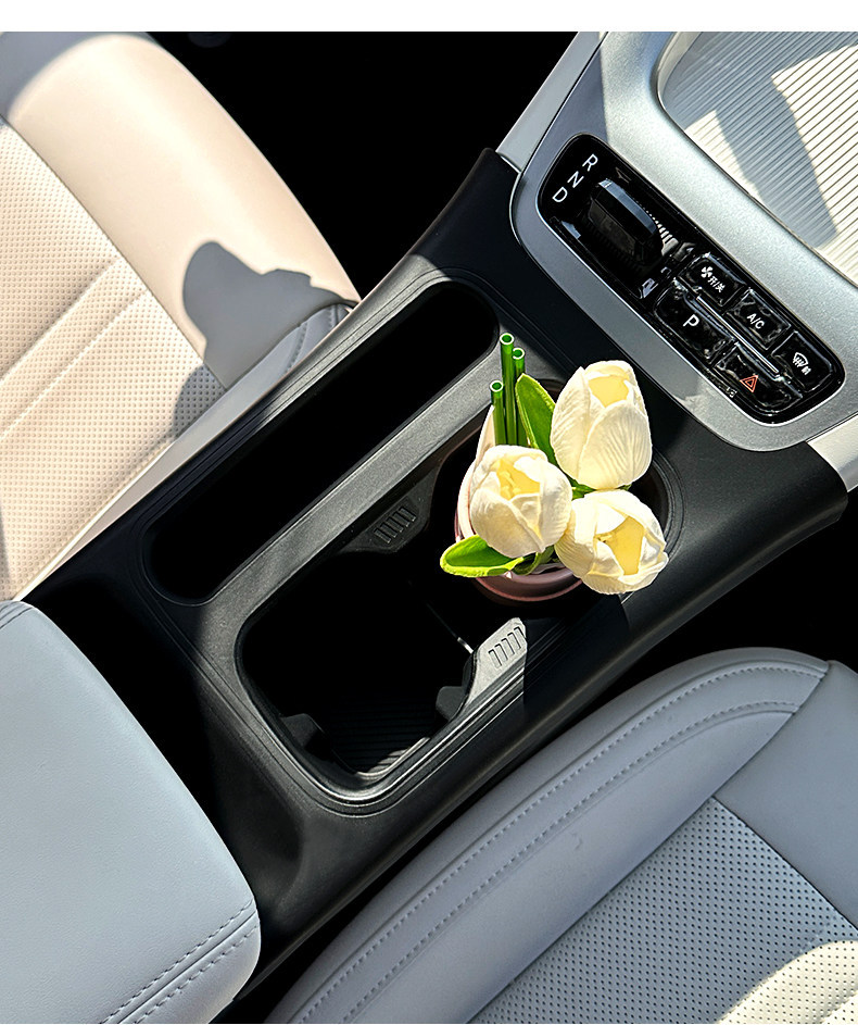 Suitable for 26 models of Geely Xingyue, integrated water cup mat, central control storage box, non-slip silicone car interior modification