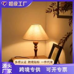 木の北欧の電気スタンドのベッドの上で軽くて豪華で高級感があります。