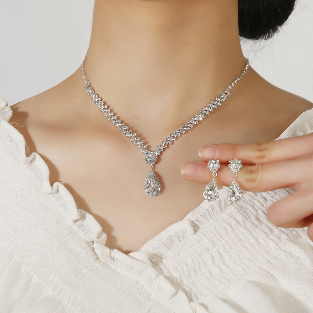 Nuevo clásico simple en forma de gota rojo collar de diamantes de imitación pendientes cadena