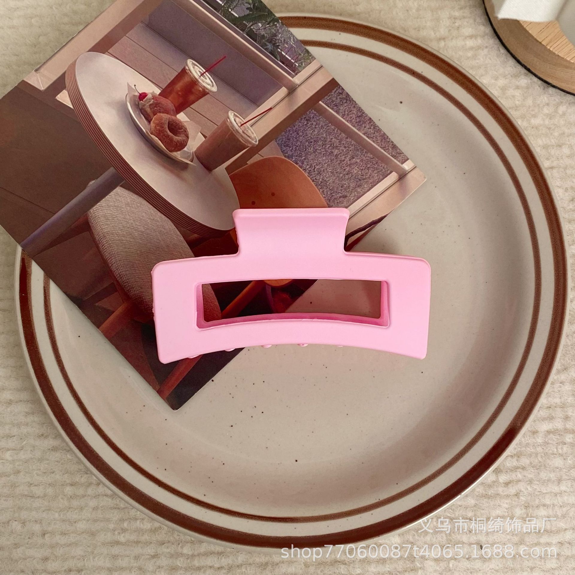 Gran clip de tiburón para el cabello, agarre fuerte, estilo simple y elegante, accesorio trasero para mujeres, proveedor directo de Yiwu