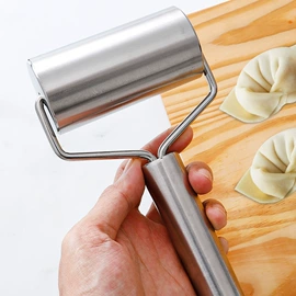 擀面杖;烘焙量勺量杯;蛋糕模