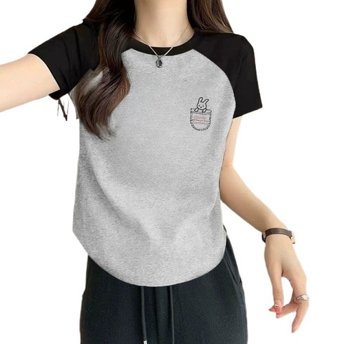 Short, cotton, off-shoulder T-shirt with short sleeves—perfect for petite women! This summer top features an irregular design and a flattering, figure-hugging silhouette.