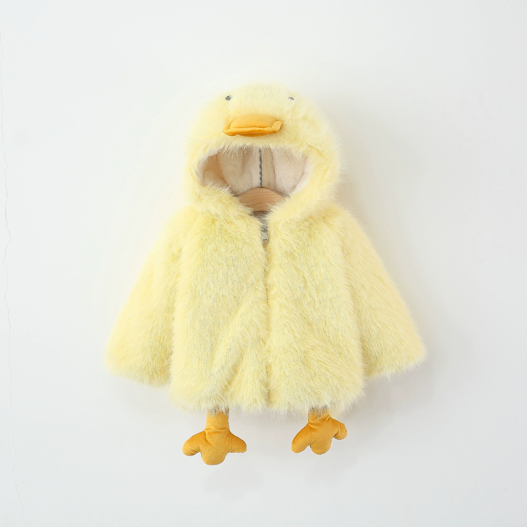 Зимнее детское пальто-свитер с капюшоном в виде маленькой уточки, 2025 года